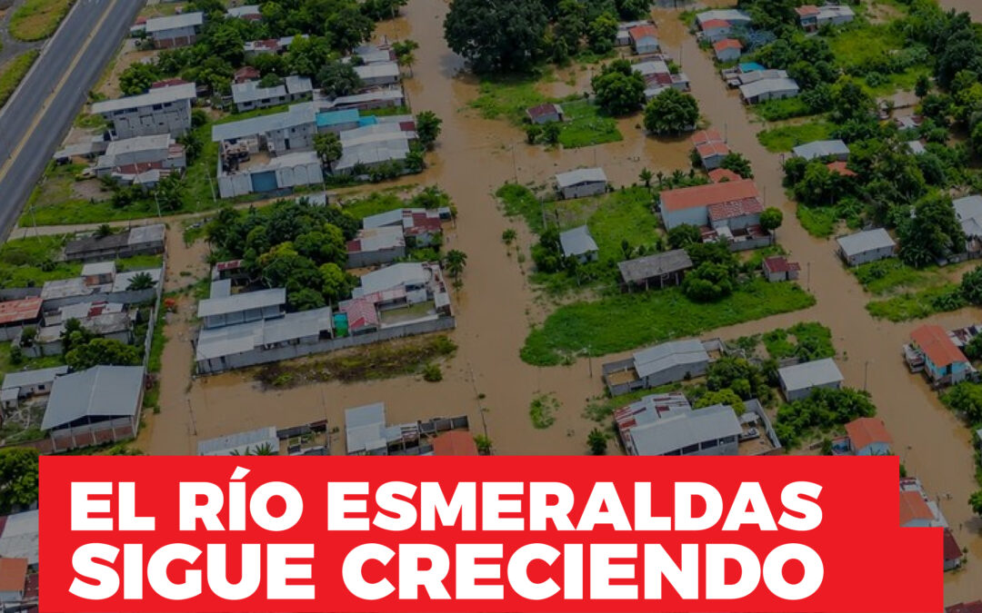 El río Esmeraldas sigue creciendo